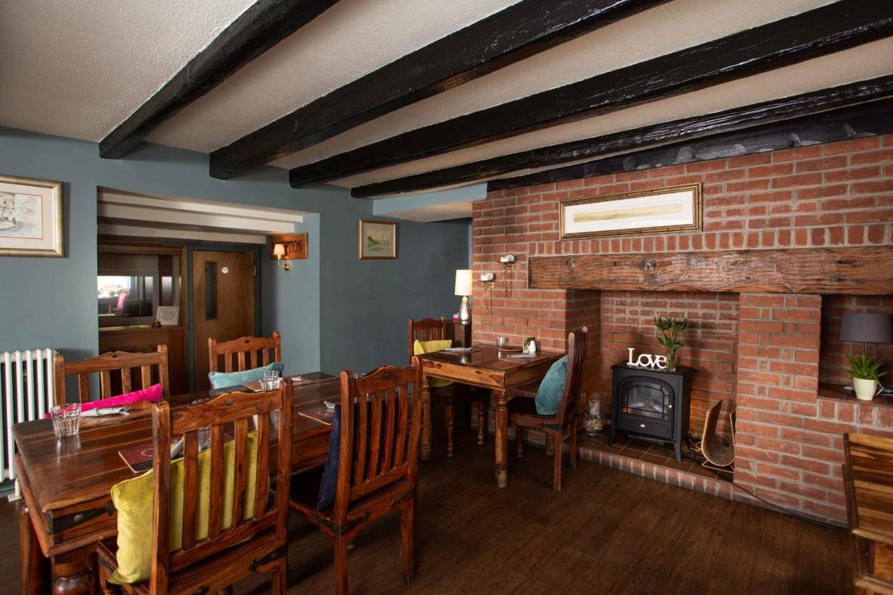 Queens Head Hotel Berwick Upon Tweed Exterior foto